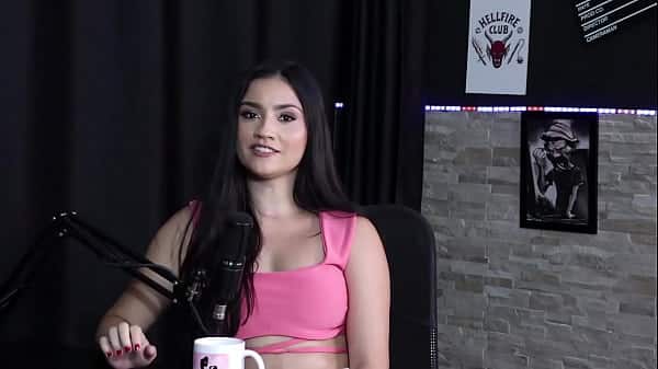 Seu primeiro conteúdo pornô veio com um ficante, e teve boa experiência com um ator, e seu ménage… – Karen Gonçalves (SHEER/RED)
