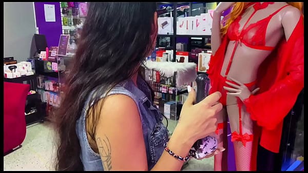 Estoy CALIENTE Y MOJADA por mi nuevo JUGUETE, QUIERO QUE ME LO METAS Y ME DES TU LECHE VECINO!!! – PORNO EN ESPAÑOL