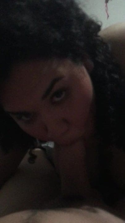 Chilena mamando el pico como diosa