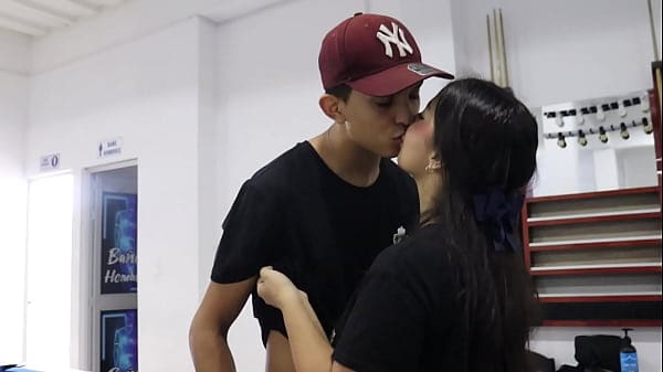 enseño a mi hermanastra a jugar billar y me la termino follando – porno en espanol