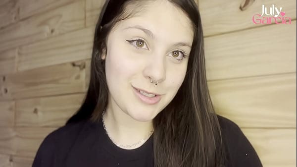 Morena peituda se masturba e goza gostoso com varinha mágica em quarto de motel – Julygarcia.com.br