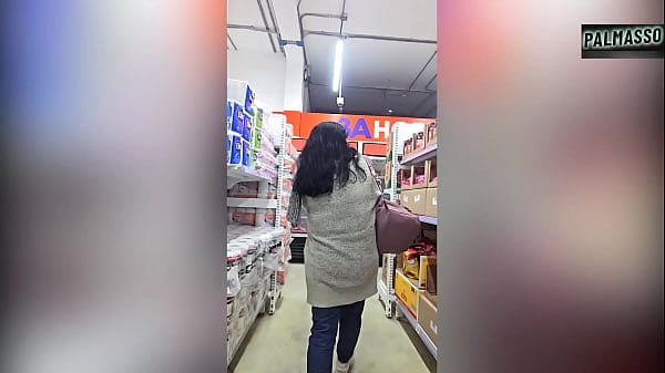 Pillé y convencí a una madura en una bodega, para luego pagarle sus deudas a cambio de follar tranquilamente en un motel.