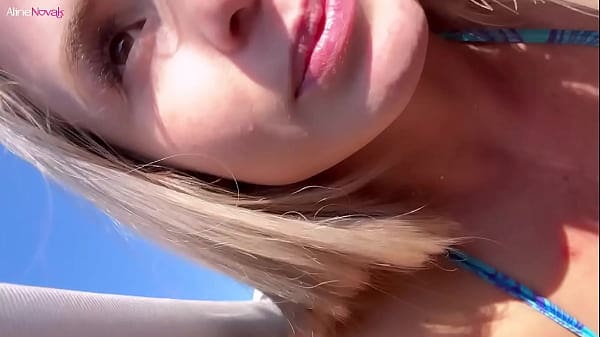 Peituda com LEITINHO NA BOCA faz um compilado das melhores fodas na praia- Aline Novak