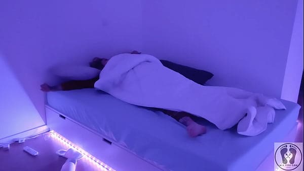 4K PISSING ON MYSELF BEFORE SHOWER IMPOSSIBLE POSITION PEE
