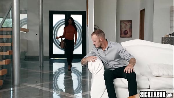 Horny big ass MILF Liv Revamped is here to spice up black babes marriage