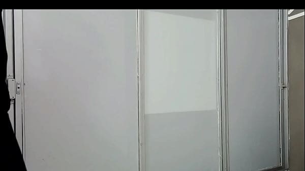 LINDO CHICO SE FOLLA A SU NIÑERA AL LLEGAR DEL GIMNASIO ESTA SE OFRECE HACERLE UN MASAJE LE SACA LA LECHE CON SU BOCA – PORNO CASERO