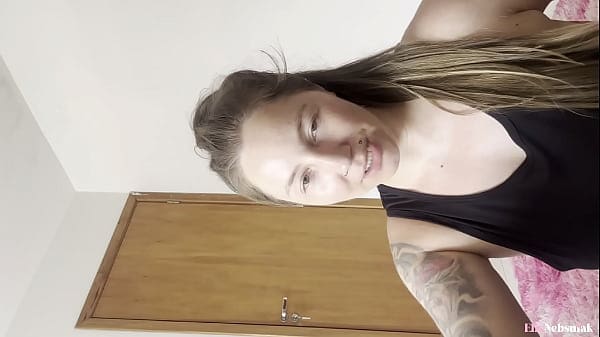 Loira safada vai treinar e volta toda molhadinha e cheia de tesão – Elis Nebsniak