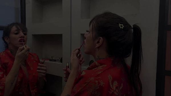 Morena de clitóris grande traindo o futuro marido, com 2 caras