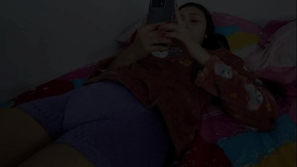 Rosibel, the stepdaughter most desired by her stepfather, takes off the condom so that it ends up inside her pussy