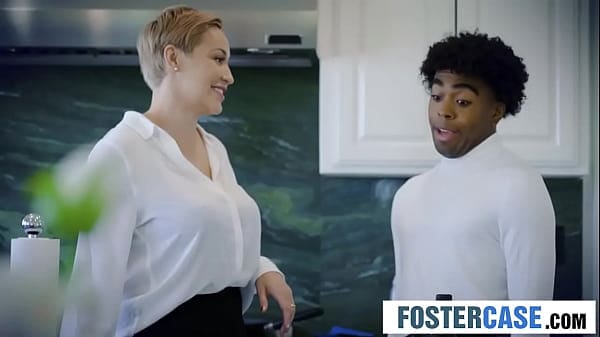 Stepsiblings Settle Their Rivalry During Sex Education with Their Foster Mom