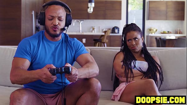 BBC pizza delivery guy pounds busty ebony MILF in front of her BF