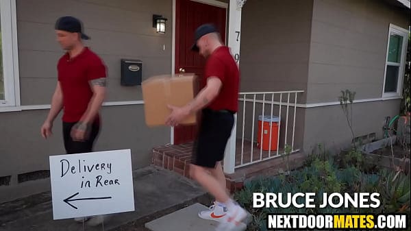 Dilf customer threesome fucking delivery boys