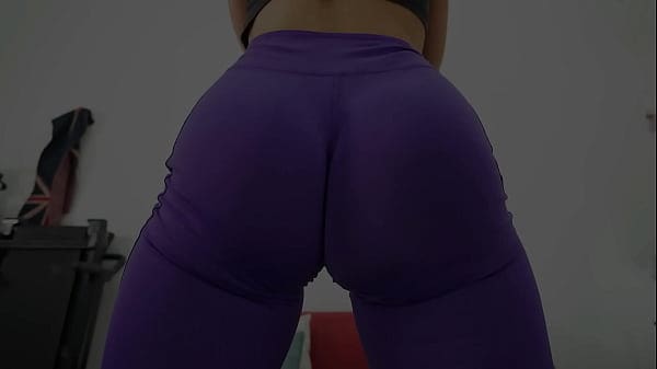 HOLY ROUND HARD ASS! What a Fit Body on this Babe! Super Tight Leggings Exposing Cameltoe and VTL