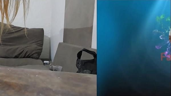 Tatuagem  Feita Com Plug Anal No Cuzinho.