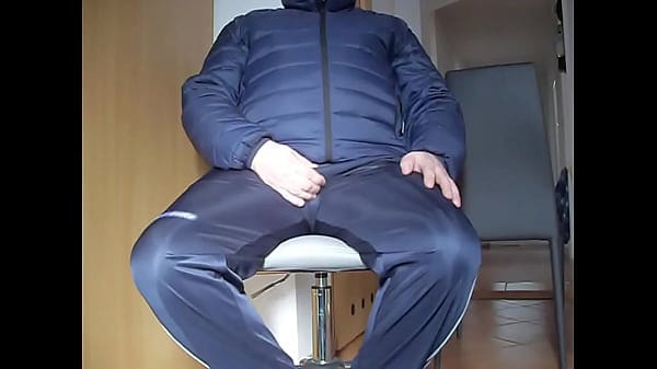 Moje błyszczące śliskie dresy i kurtka