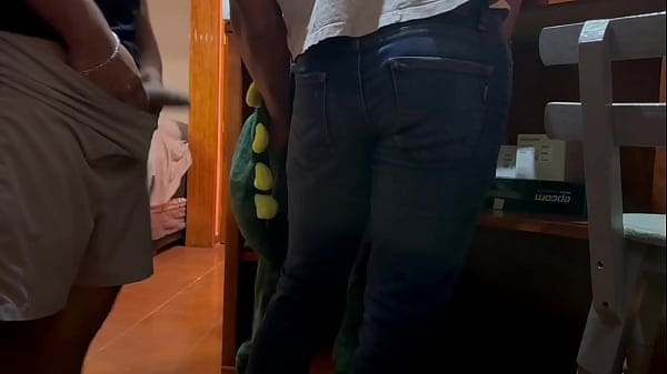 Que mejor forma de pasar el 14 de febrero que con un culo apretado y duro para penetrar y vaciar toda mi hombría
